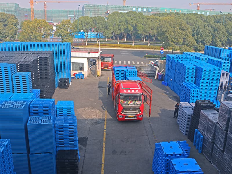 2121747379494366.jpg 托盤倉儲(chǔ)一角.jpg