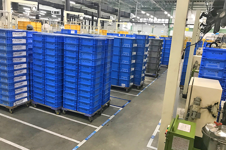 物流箱工廠倉(cāng)庫(kù)上使用.jpg
